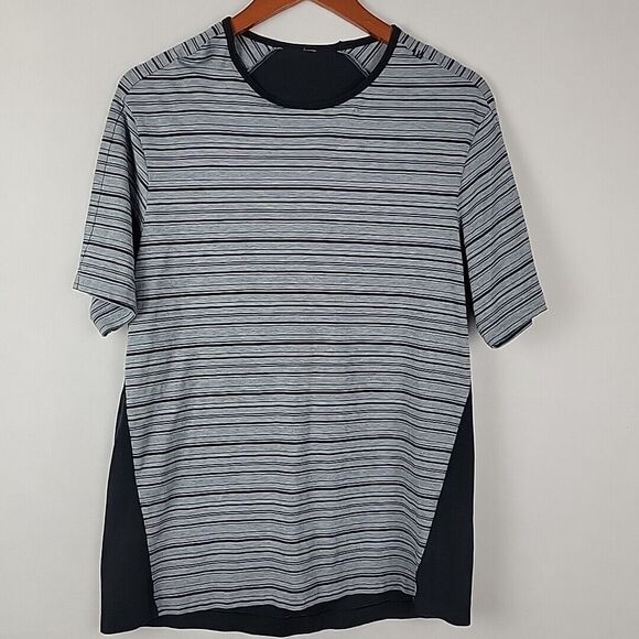 Lululemon Precision Tee Mens Small Gray Black Striped Vented Running Athletic - Picture 3 of 10